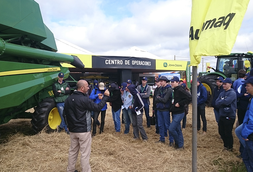 Presentación Cosechadora S430 - Stand Automaq John Deere Expo Pioneros